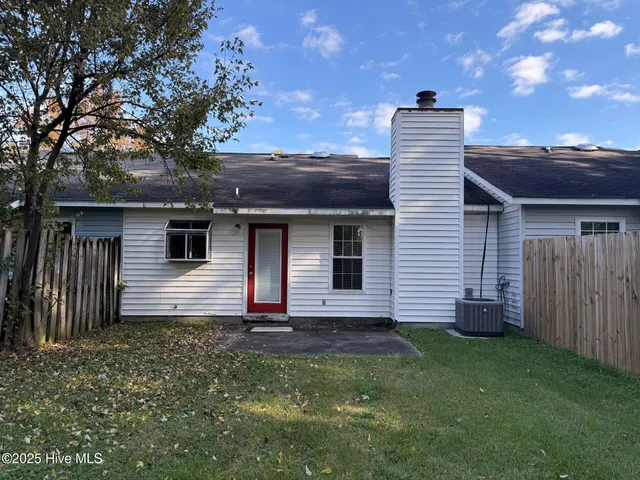 $1,050 | 710 Pinewood Drive, Jacksonville, NC 28546