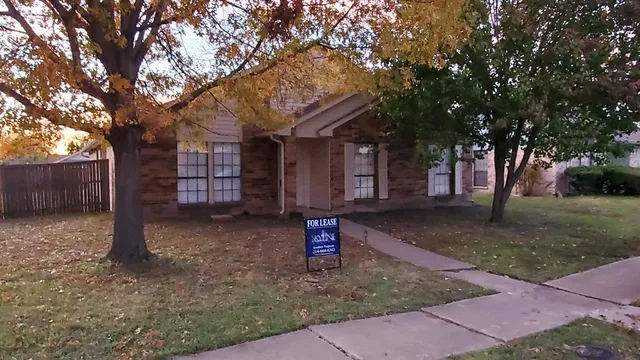 $1,950 | 3803-o B O B Crowe Drive, Dallas, TX 75227