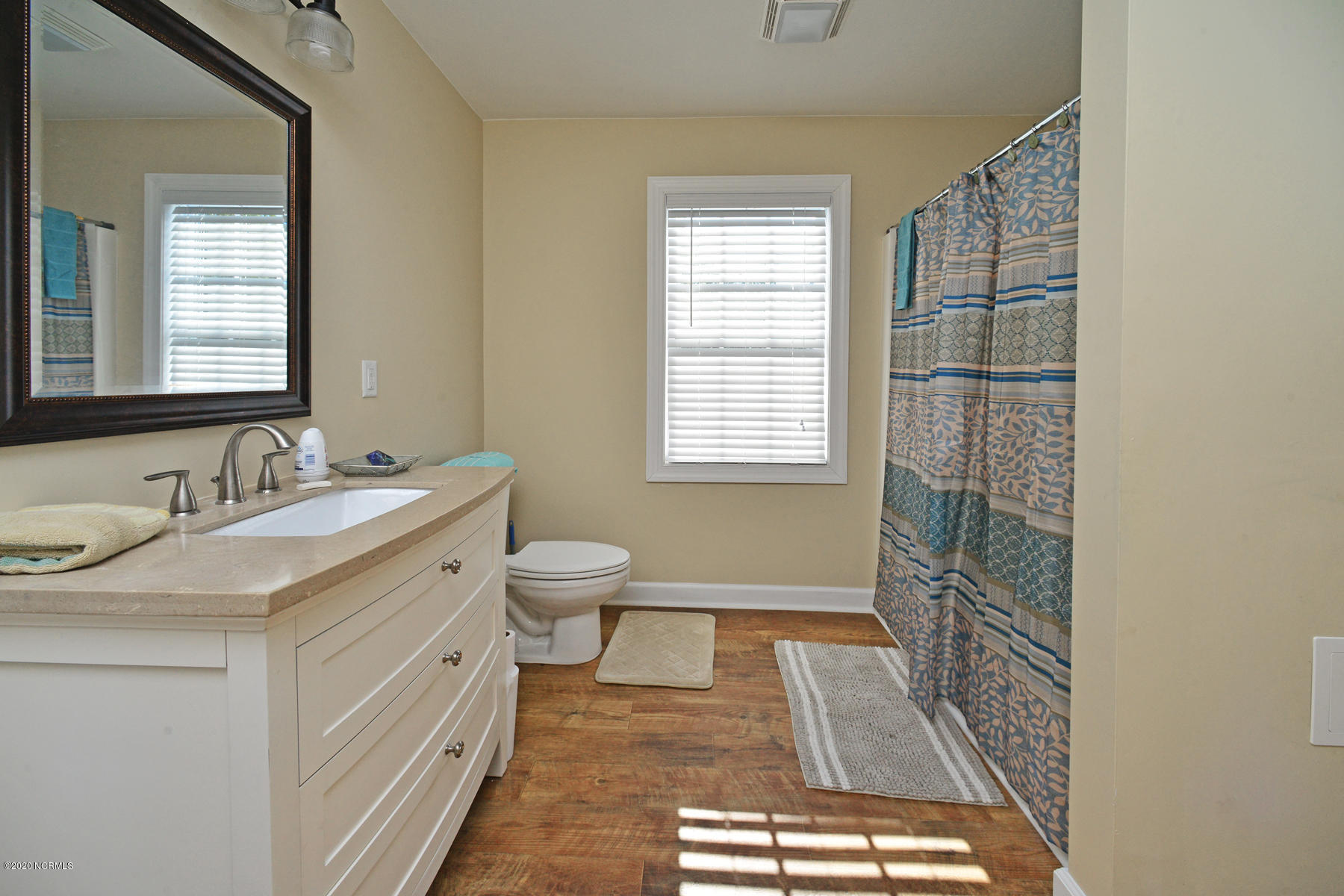 205 Hickory Point Road Aurora, NC 27806 - Photo 13 of 32 012_FullBathView2