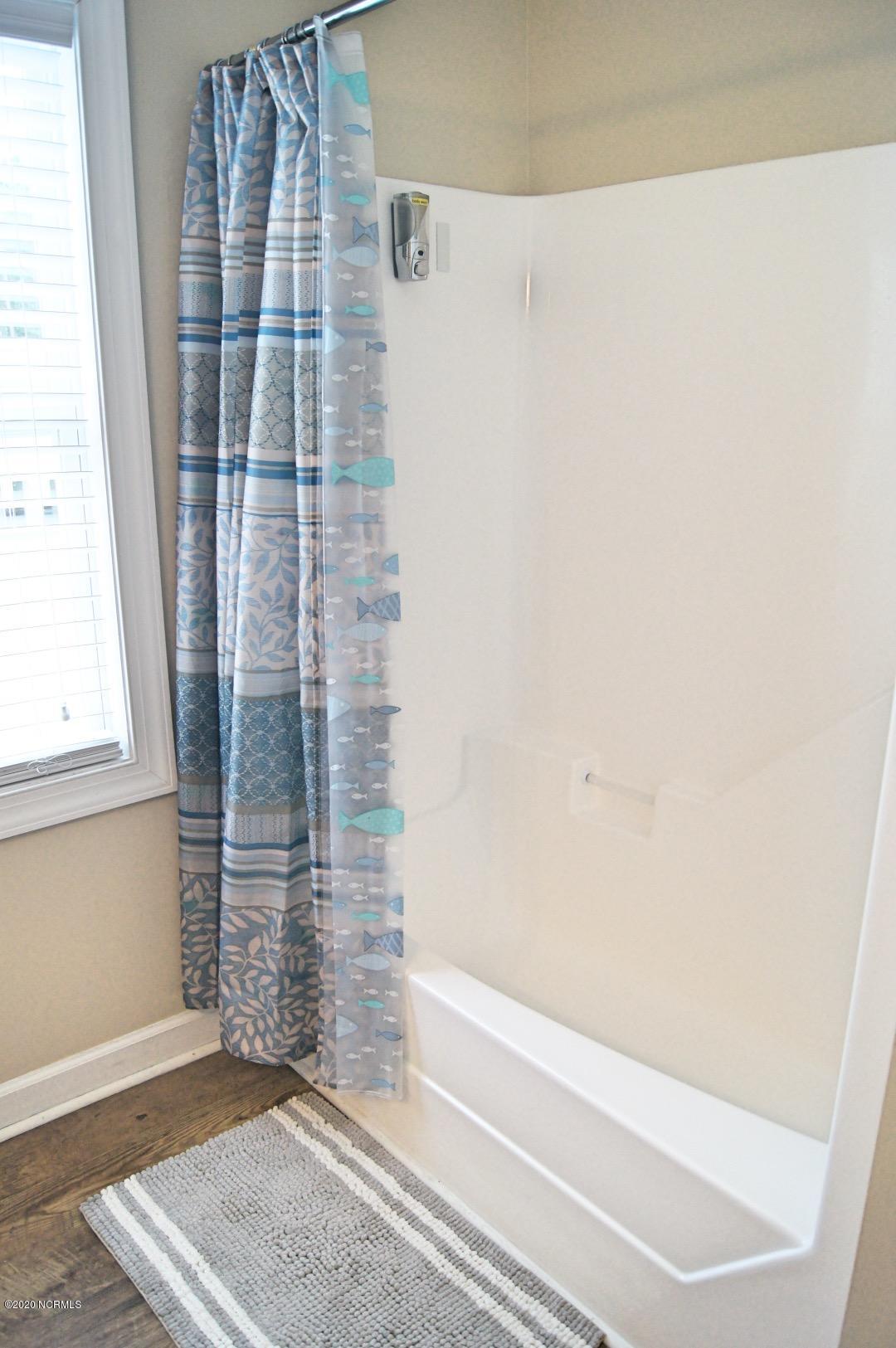 205 Hickory Point Road Aurora, NC 27806 - Photo 14 of 32 013_TubShowerCombo