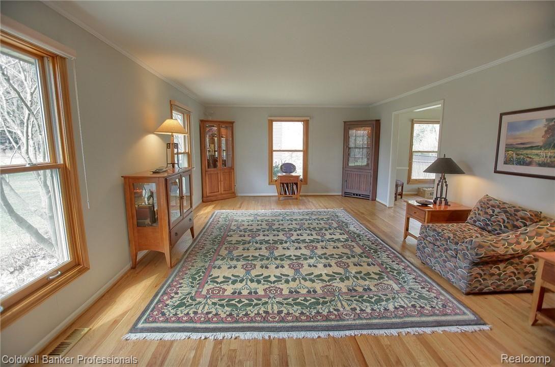 32320 Lahser Road Franklin, MI 48025 - Photo 7 of 38 Living room-newer floors