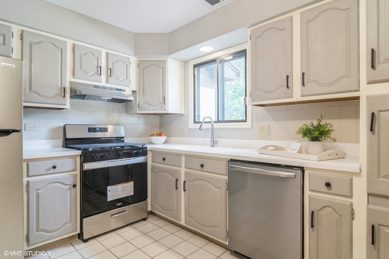 1038 Harbour Court, Unit 2B Wheeling, IL 60090 - Photo 9 of 24