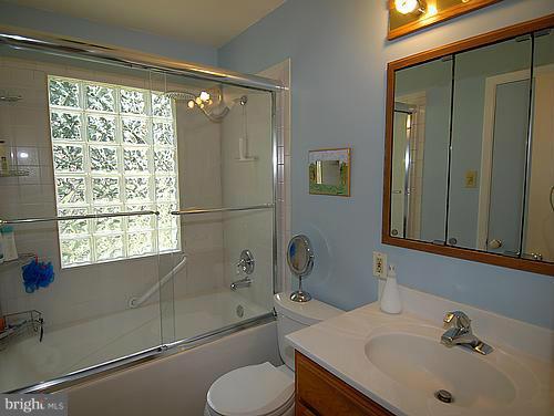 14986 Alaska Road Woodbridge, VA 22191 - Photo 17 of 30 Bath (Master)