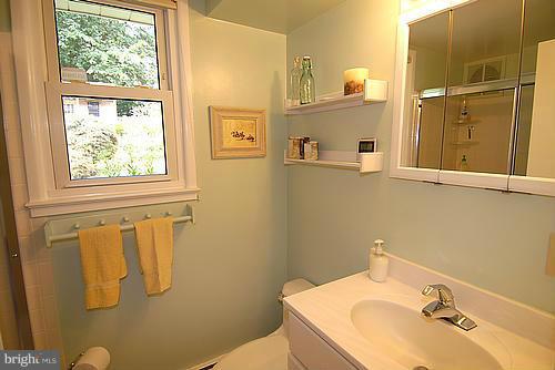 14986 Alaska Road Woodbridge, VA 22191 - Photo 22 of 30 Bath