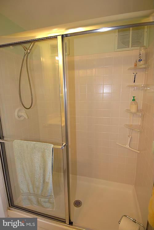 14986 Alaska Road Woodbridge, VA 22191 - Photo 23 of 30 Bath