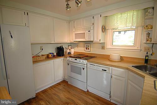 14986 Alaska Road Woodbridge, VA 22191 - Photo 8 of 30 Kitchen