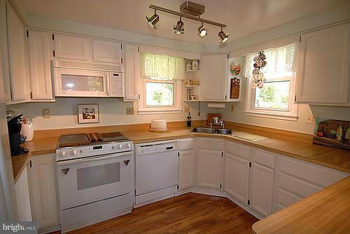 14986 Alaska Road Woodbridge, VA 22191 - Photo 9 of 30 Kitchen