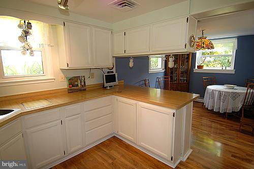 14986 Alaska Road Woodbridge, VA 22191 - Photo 10 of 30 Kitchen