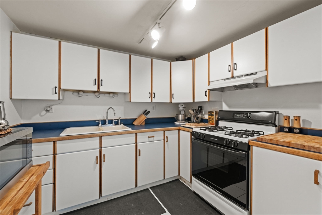 25 Pinedale Road, Unit 1 Boston, MA 02131 - Photo 8 of 21 Gallery Image 8