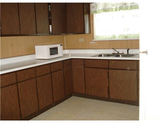 732 Noblestown Road Green Tree, PA 15106 - Photo 3 of 10 Kitchen.