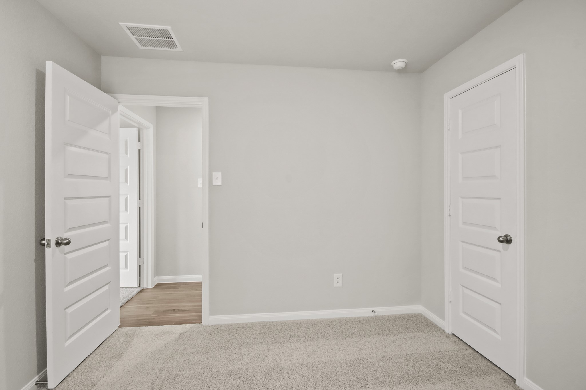 9227 Grace Rdg Drive Willis, TX 77318 - Photo 16 of 23 an empty room with windows