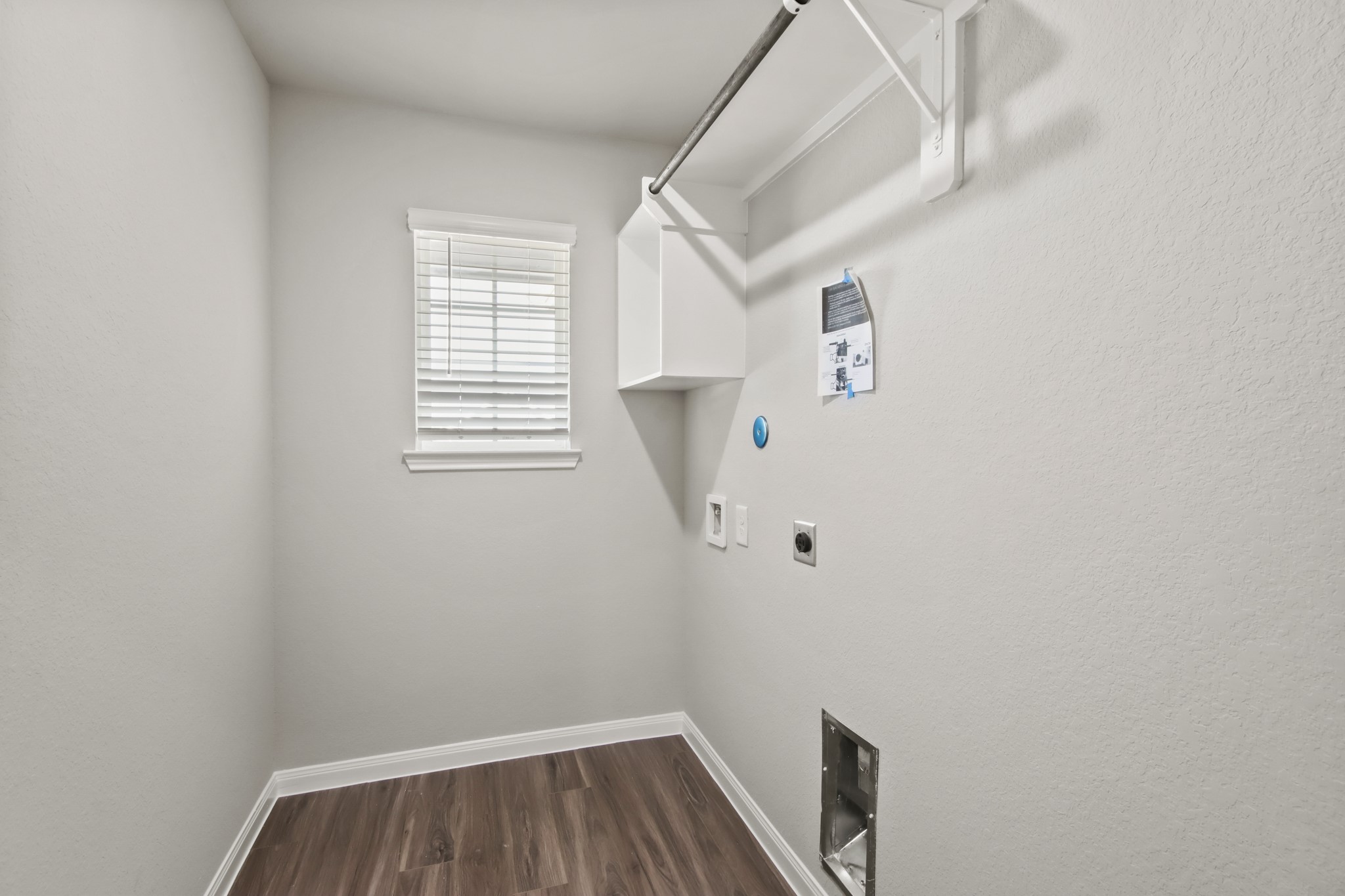 9227 Grace Rdg Drive Willis, TX 77318 - Photo 17 of 23 a view of room with window and hardwood floor