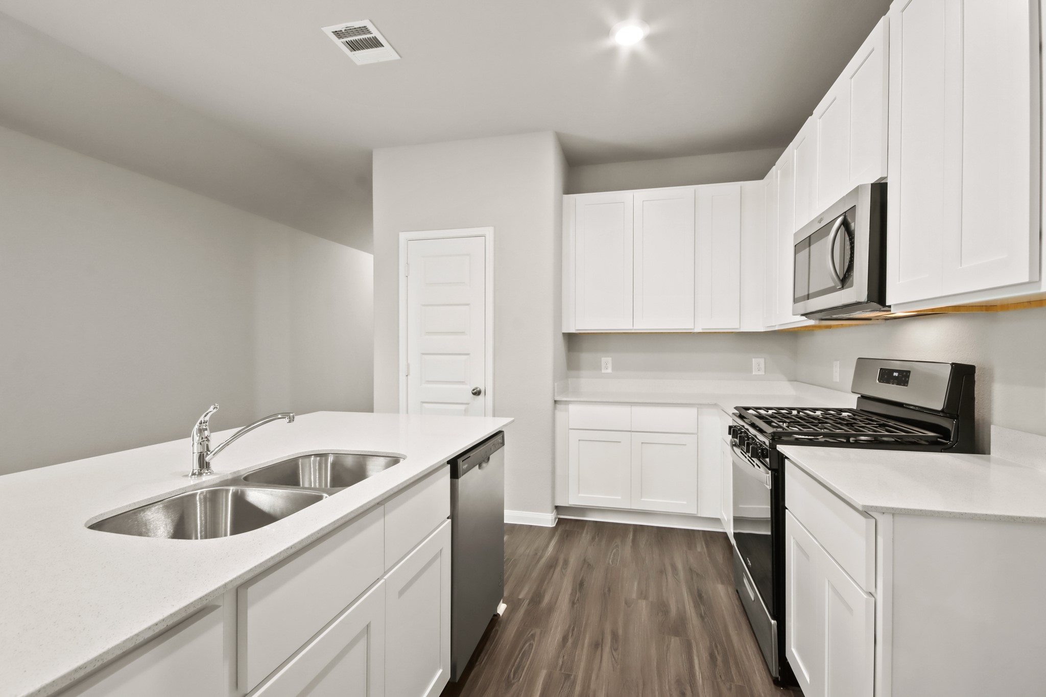 9227 Grace Rdg Drive Willis, TX 77318 - Photo 6 of 23 a kitchen with granite countertop a sink a stove and cabinets