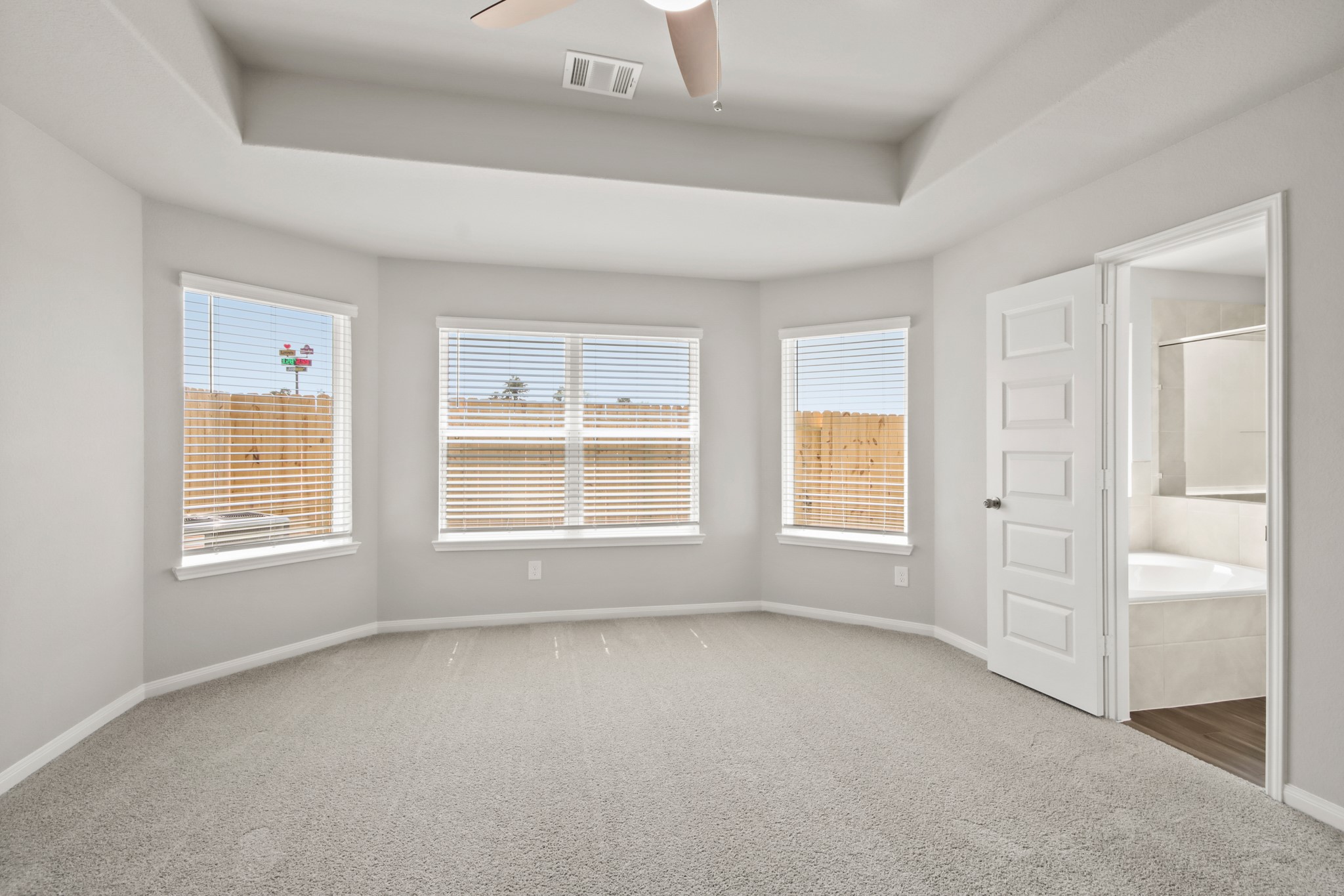 9227 Grace Rdg Drive Willis, TX 77318 - Photo 7 of 23 an empty room with windows and closet