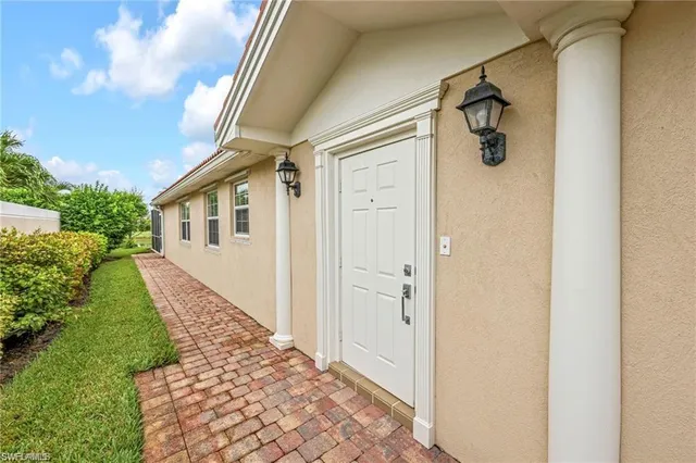 a view of a house with a backyard