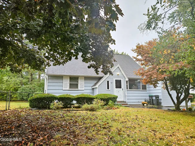 $232,500 | 2 Jeffrey Lane, Colonie, NY 12211