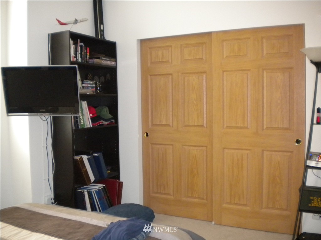17689 134th Lane Southeast Renton, WA 98058 - Photo 11 of 18 Gallery Image 11