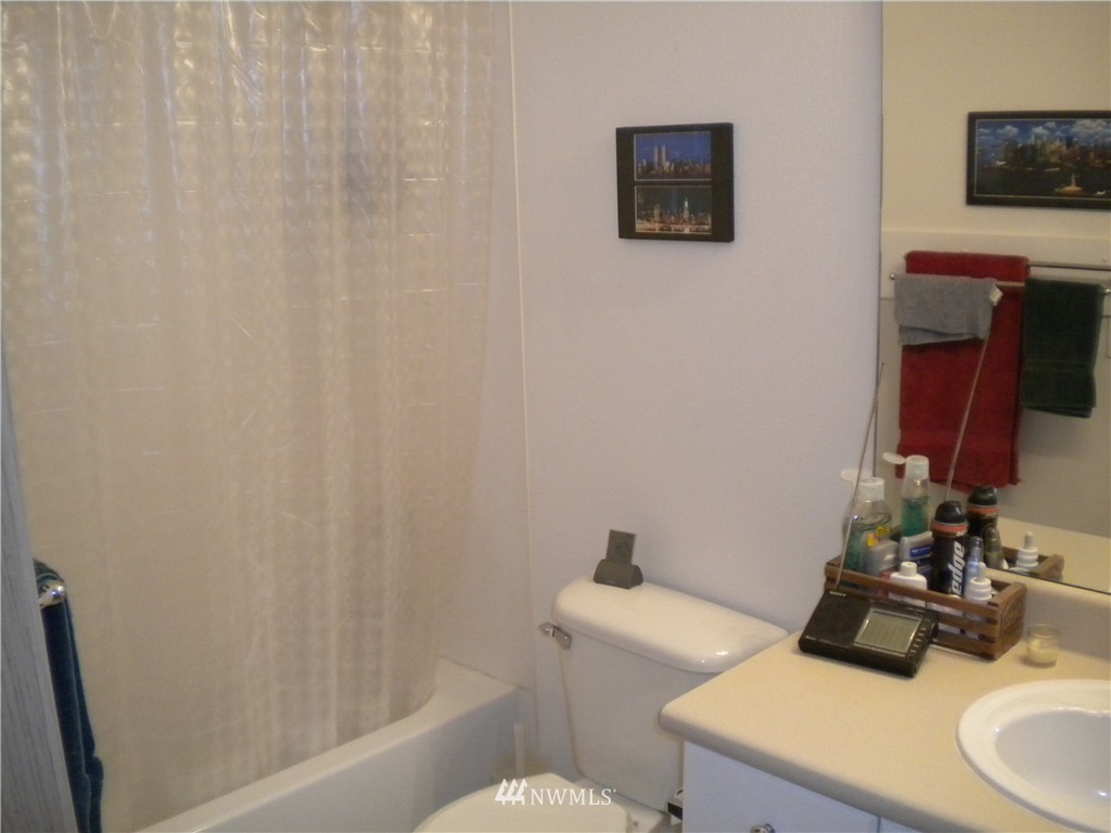 17689 134th Lane Southeast Renton, WA 98058 - Photo 10 of 18 Gallery Image 10