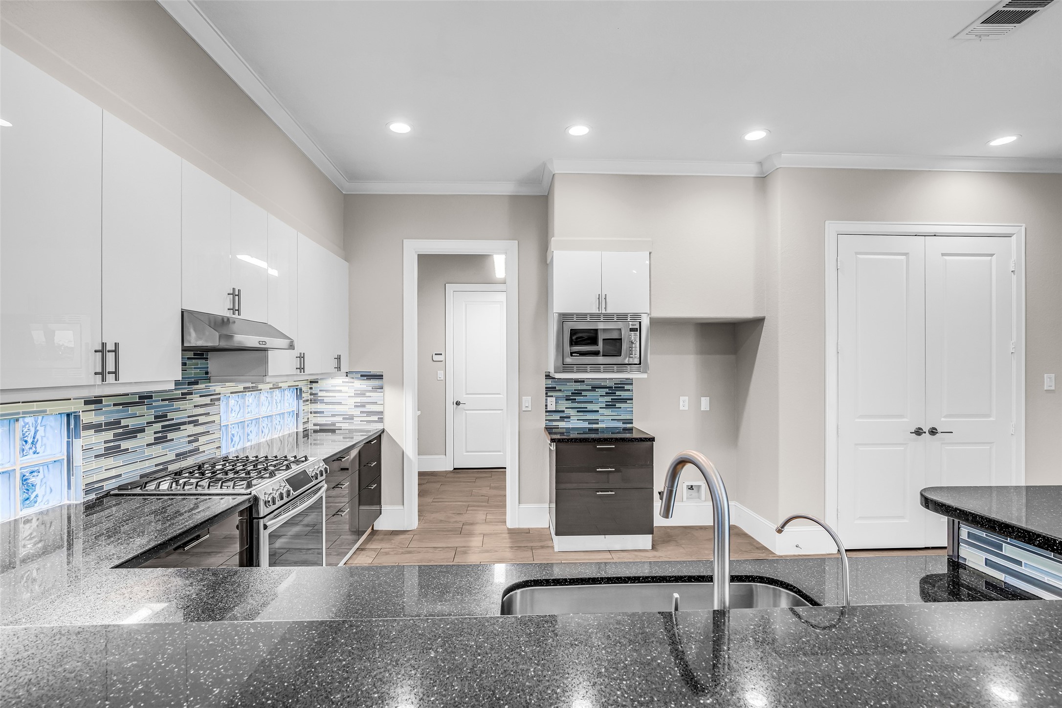 25718 Muirfield Bend Court Spring, TX 77389 - Photo 7 of 48