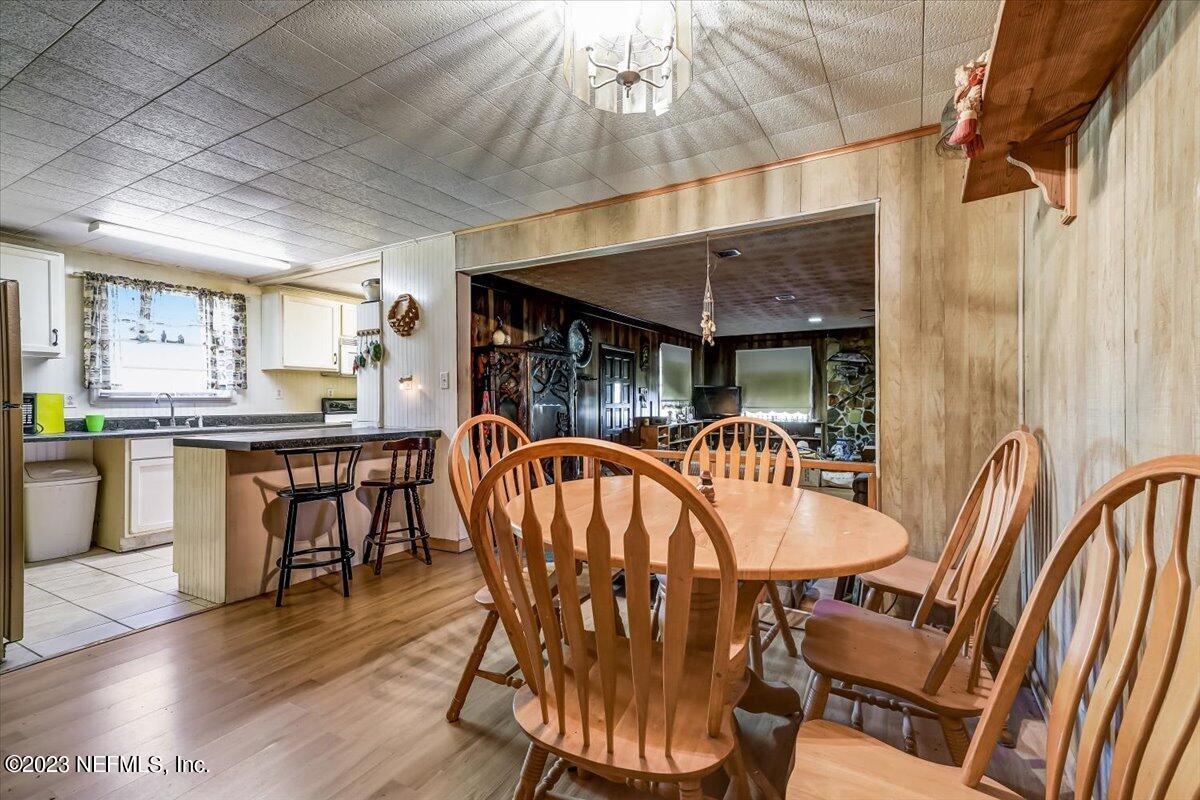 86290 Weldon Road Yulee, FL 32097 - Photo 12 of 46 a dining room with furniture and window