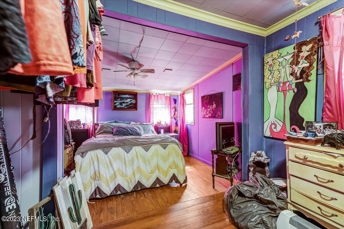 86290 Weldon Road Yulee, FL 32097 - Photo 20 of 46 a bed room with a bed and a window