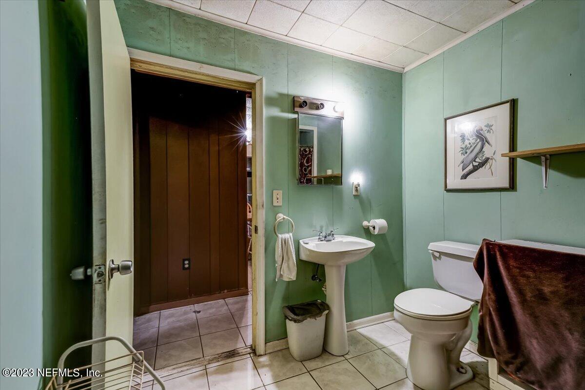 86290 Weldon Road Yulee, FL 32097 - Photo 21 of 46 a bathroom with a toilet and a sink