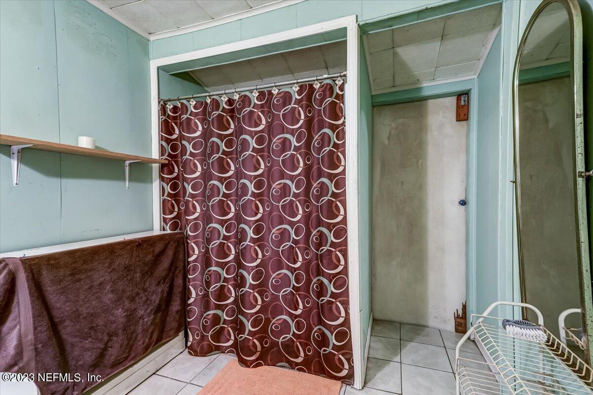 86290 Weldon Road Yulee, FL 32097 - Photo 22 of 46 a bathroom with a bathtub and shower