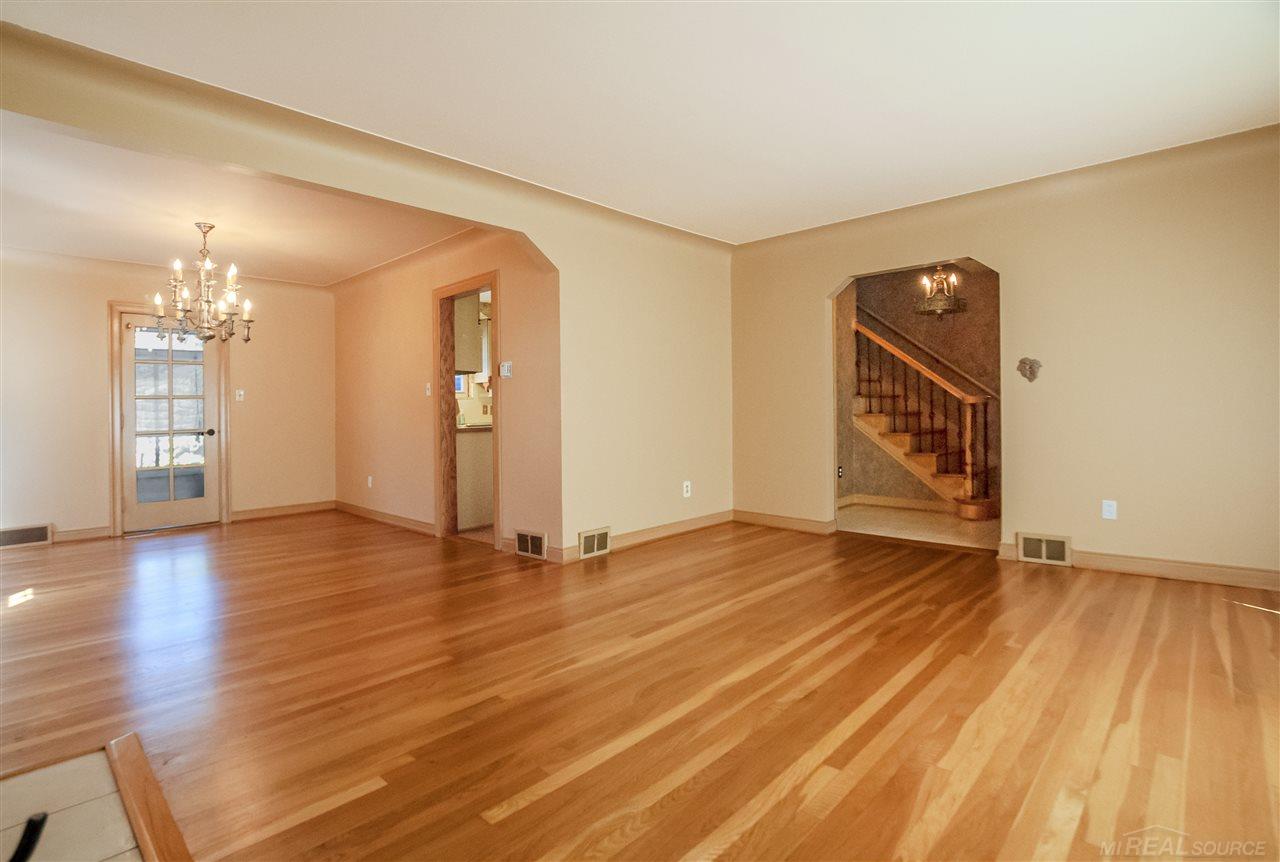 456 Roland Road Grosse Pointe, MI 48236 - Photo 8 of 37 50022917-7.JPG