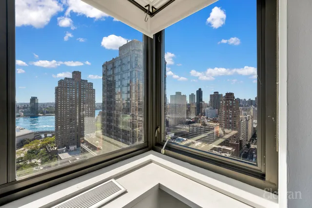 $626,000 | 340 East 93rd Street, Unit 29I | Upper East Side