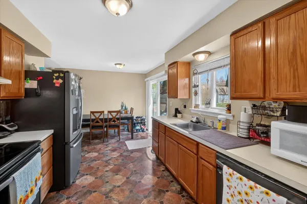 $274,900 | 893 Sherry Drive, Lake Orion, MI 48362