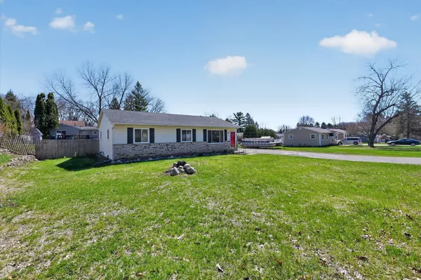 $274,900 | 893 Sherry Drive, Lake Orion, MI 48362