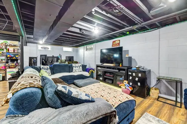 $274,900 | 893 Sherry Drive, Lake Orion, MI 48362