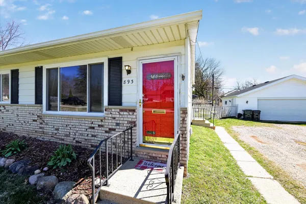 $274,900 | 893 Sherry Drive, Lake Orion, MI 48362