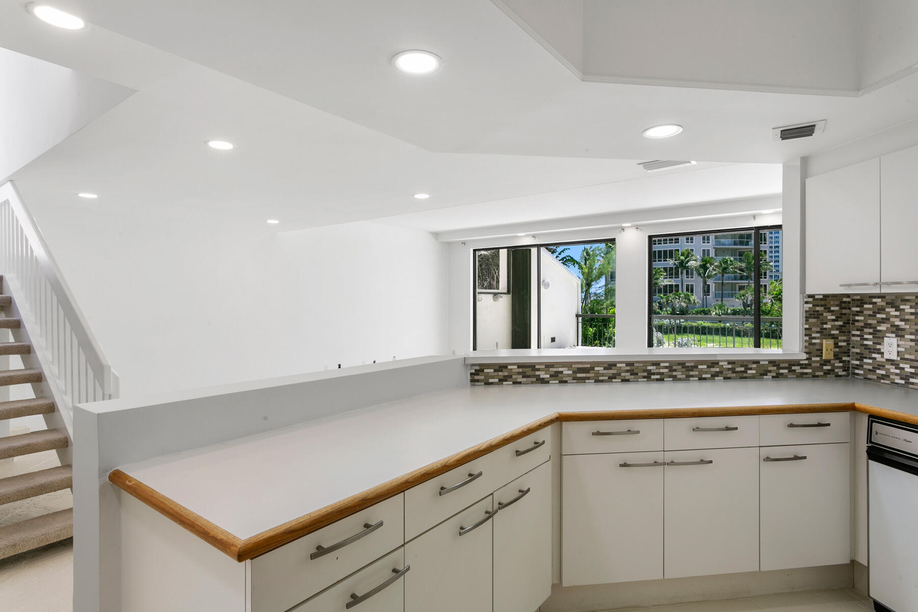 3980 North Ocean Drive, Unit OV1 Riviera Beach, FL 33404 - Photo 11 of 80 Kitchen