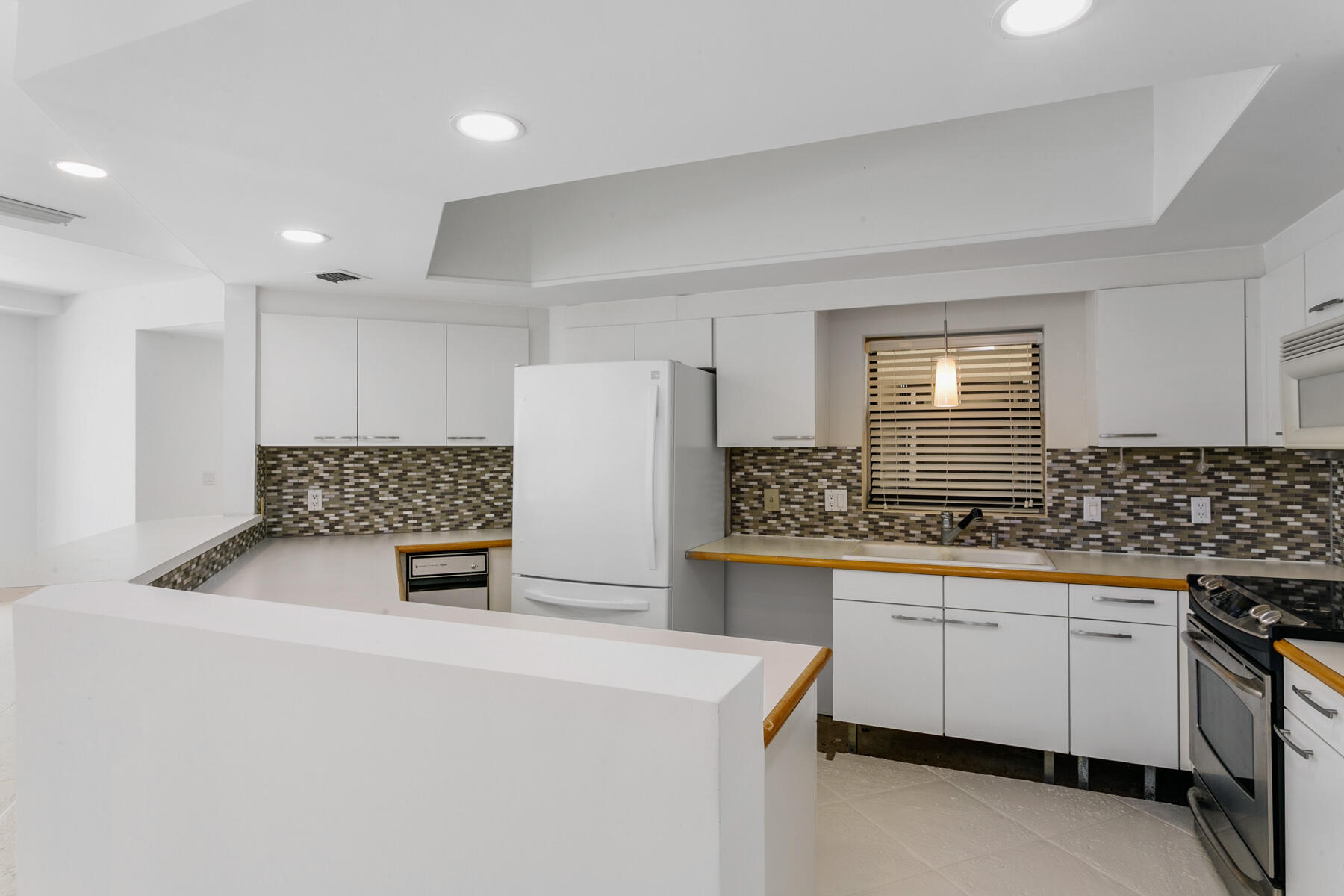 3980 North Ocean Drive, Unit OV1 Riviera Beach, FL 33404 - Photo 12 of 80 Kitchen