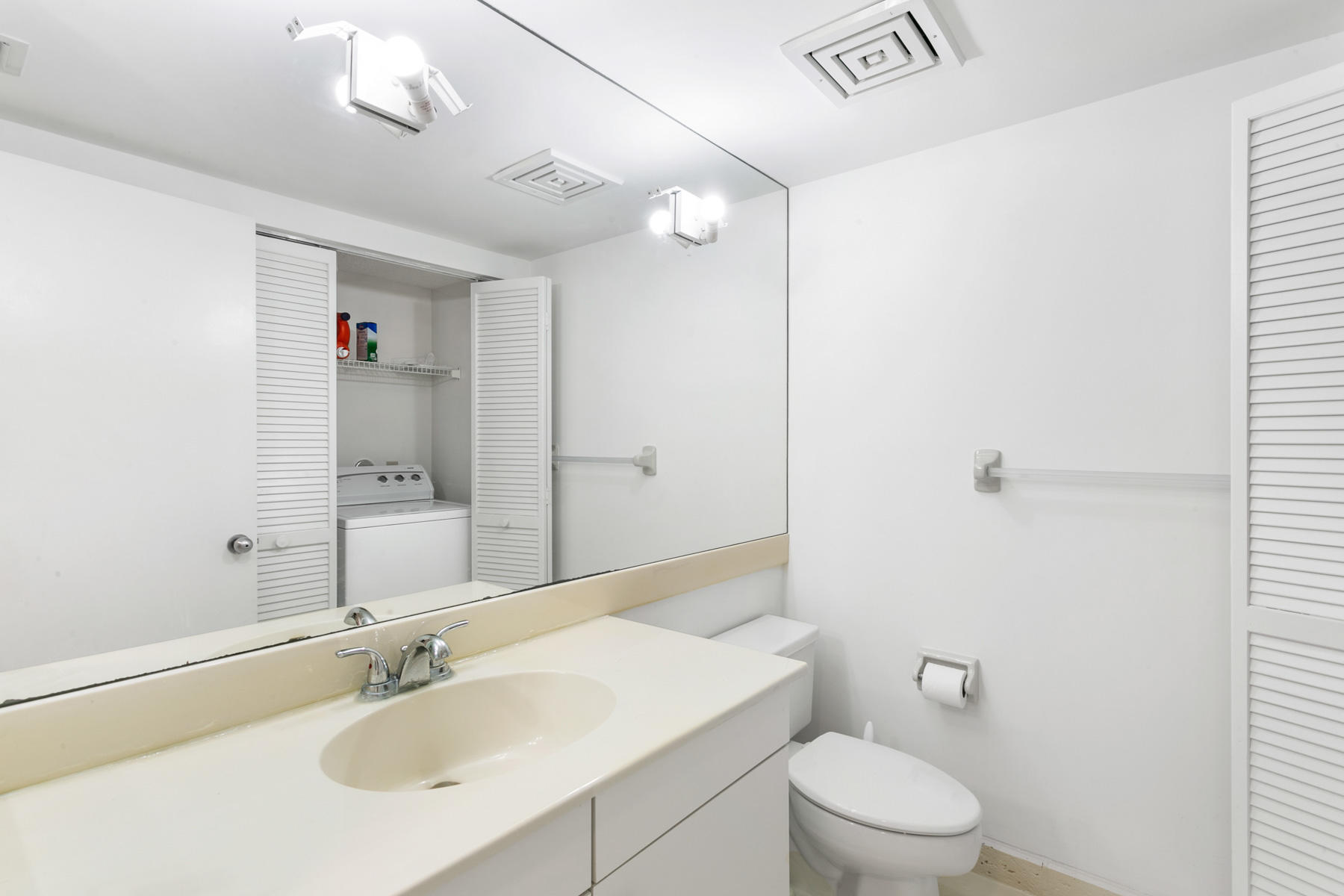 3980 North Ocean Drive, Unit OV1 Riviera Beach, FL 33404 - Photo 17 of 80 First Floor Bathroom 2