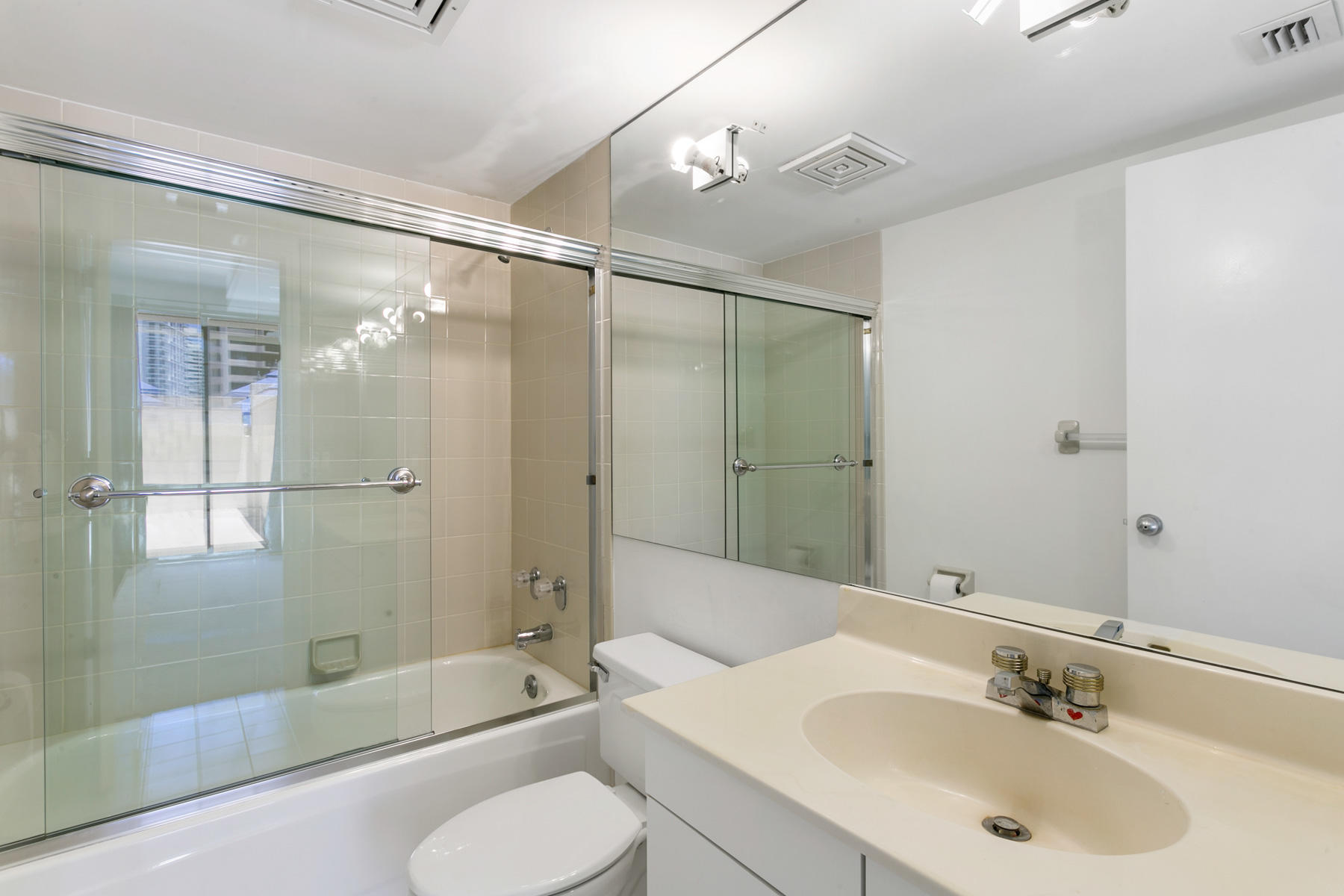 3980 North Ocean Drive, Unit OV1 Riviera Beach, FL 33404 - Photo 21 of 80 First Bedroom Bathroom