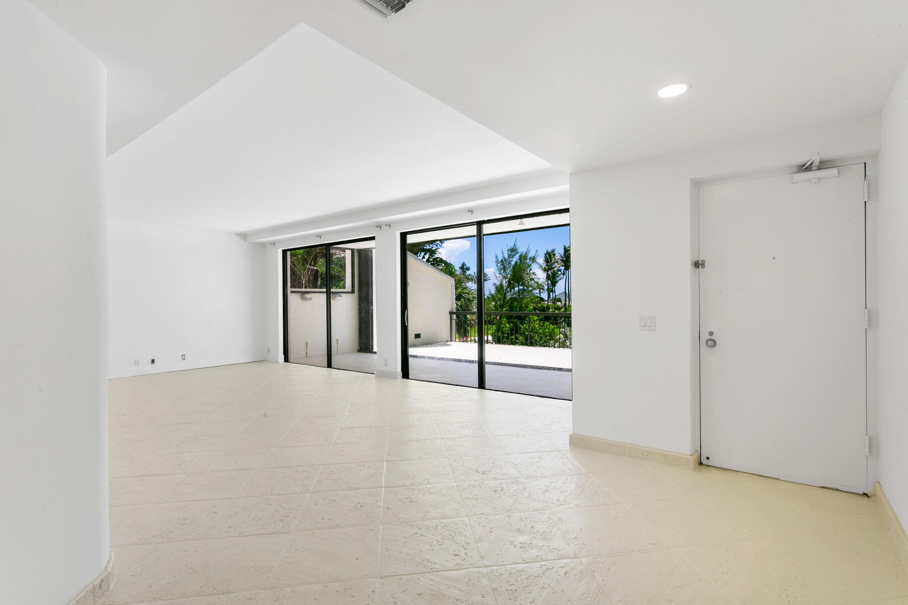 3980 North Ocean Drive, Unit OV1 Riviera Beach, FL 33404 - Photo 3 of 80 Entrance