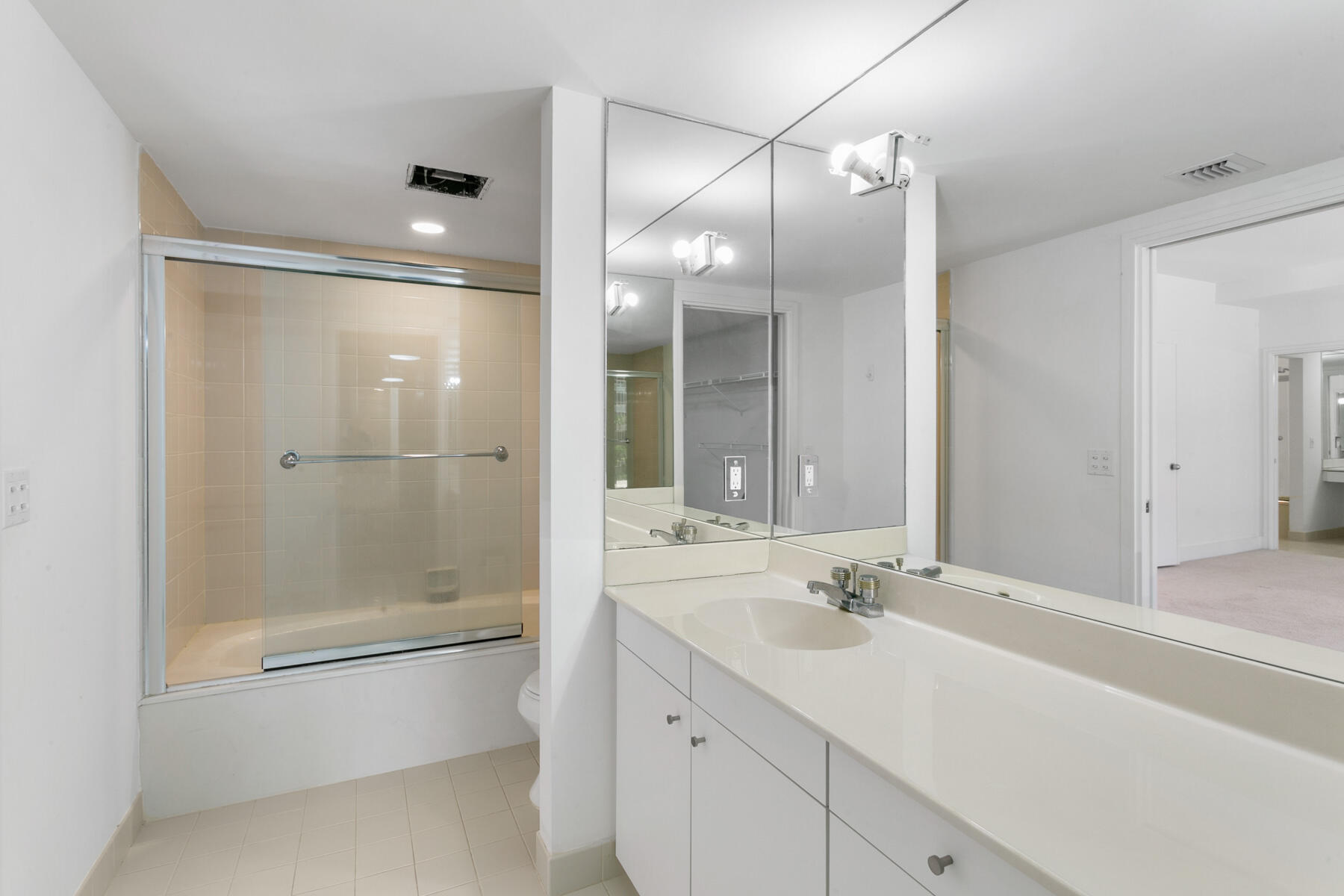 3980 North Ocean Drive, Unit OV1 Riviera Beach, FL 33404 - Photo 35 of 80 Master Bath Left