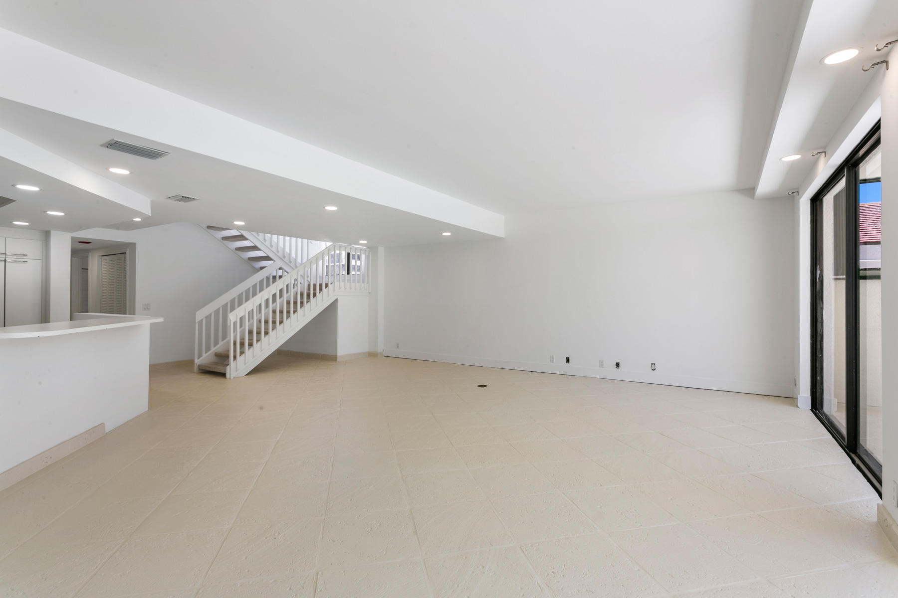 3980 North Ocean Drive, Unit OV1 Riviera Beach, FL 33404 - Photo 4 of 80 Living Room