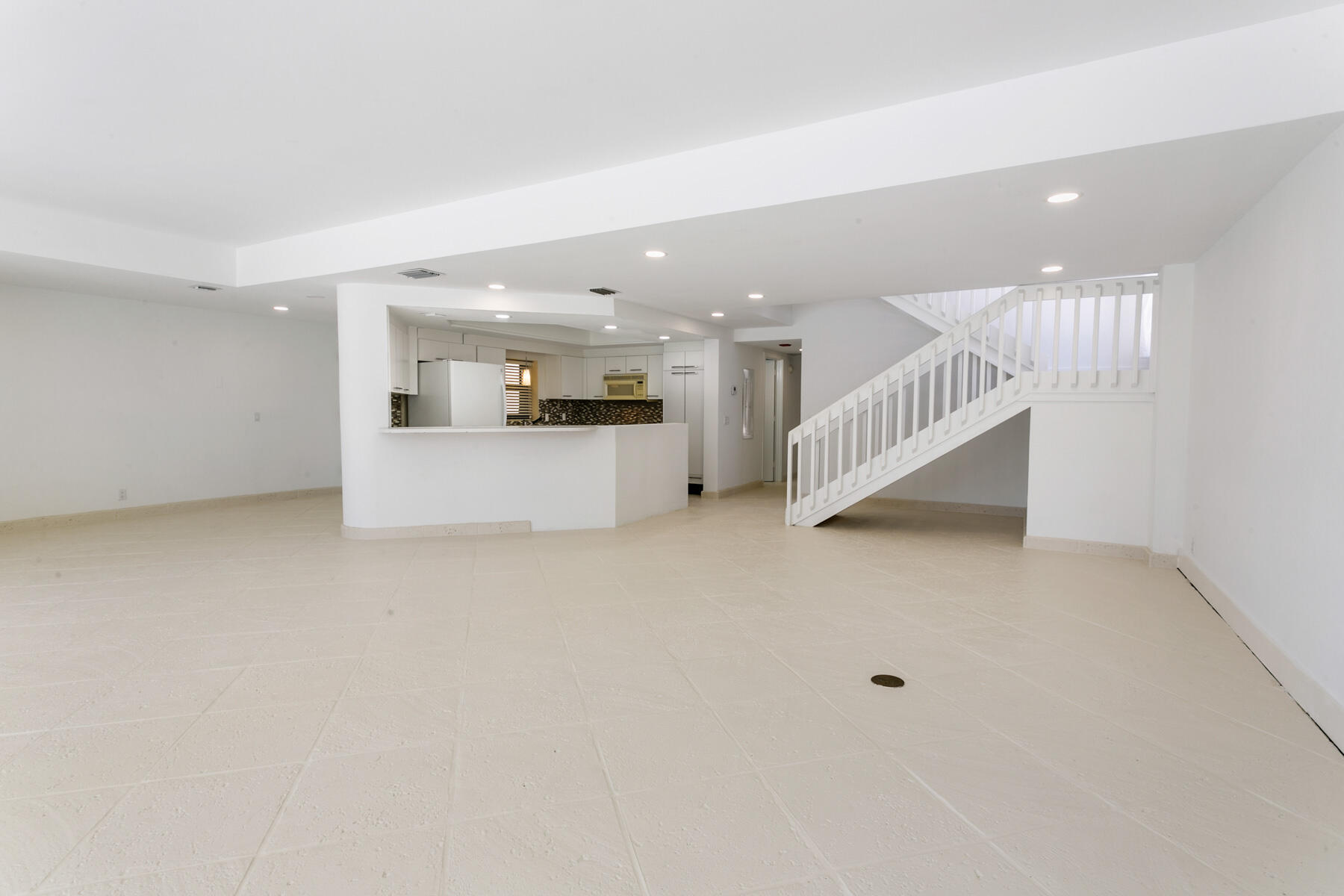 3980 North Ocean Drive, Unit OV1 Riviera Beach, FL 33404 - Photo 6 of 80 Living Room