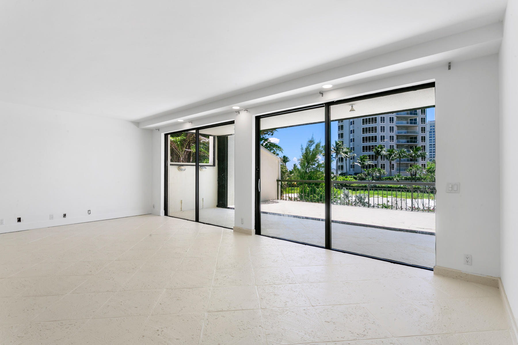 3980 North Ocean Drive, Unit OV1 Riviera Beach, FL 33404 - Photo 7 of 80 Living Room