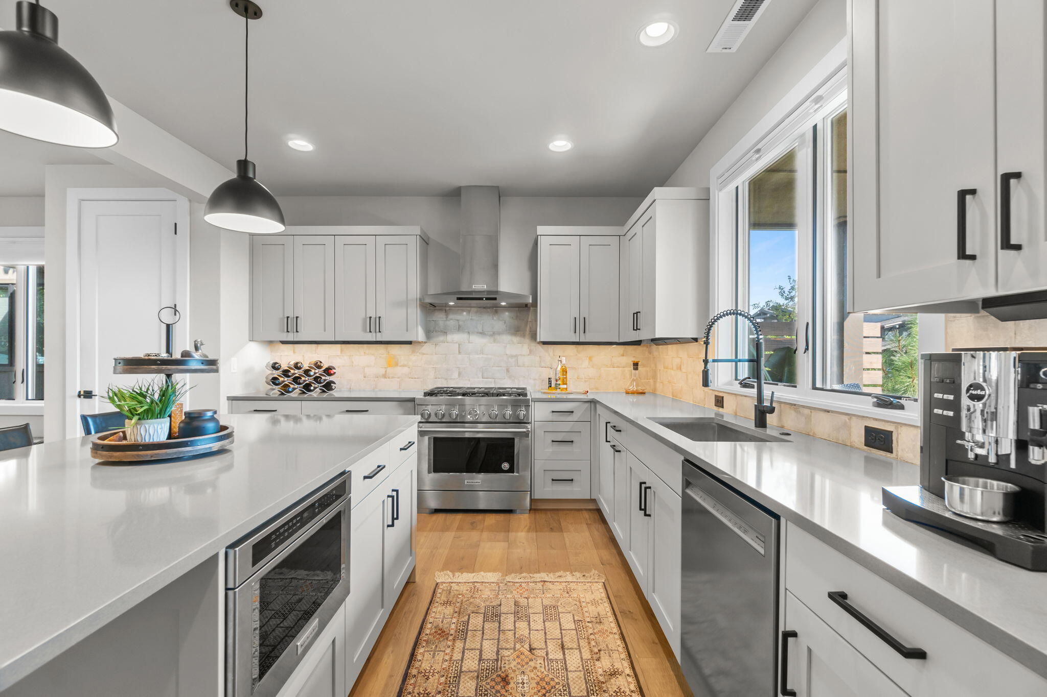 61304 Howe Way Bend Bend, OR 97702 - Photo 11 of 32 Gourmet Kitchen