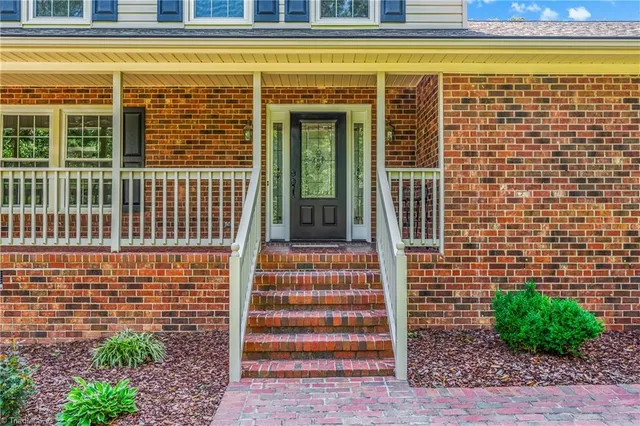 $550,000 | 7524 Whitaker Drive, Summerfield, NC 27358