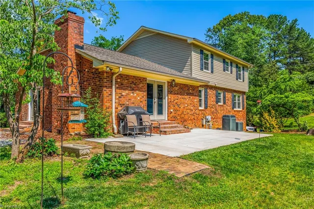 $550,000 | 7524 Whitaker Drive, Summerfield, NC 27358