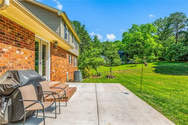 $550,000 | 7524 Whitaker Drive, Summerfield, NC 27358