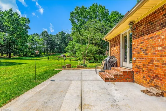 $550,000 | 7524 Whitaker Drive, Summerfield, NC 27358