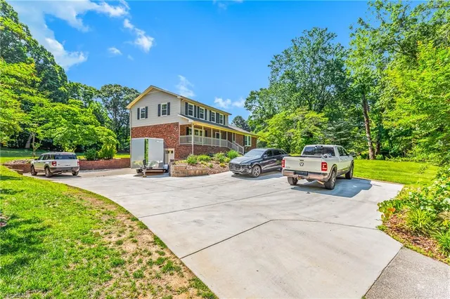 $550,000 | 7524 Whitaker Drive, Summerfield, NC 27358