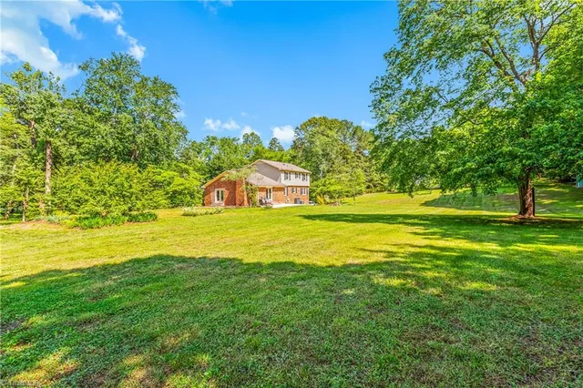 $550,000 | 7524 Whitaker Drive, Summerfield, NC 27358