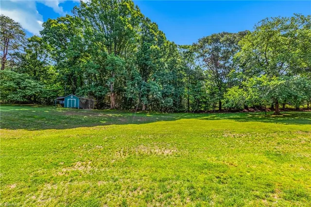 $550,000 | 7524 Whitaker Drive, Summerfield, NC 27358